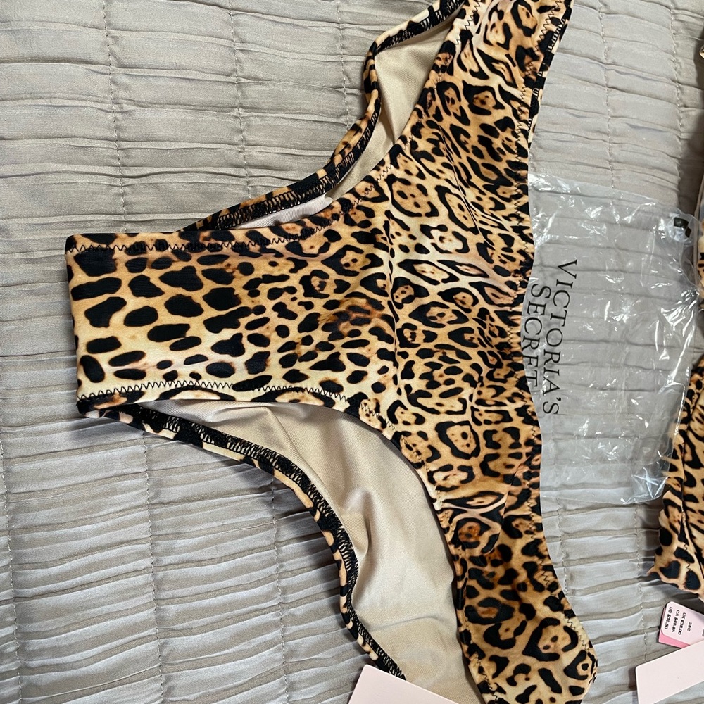 NWT VS SWIM BIKINI